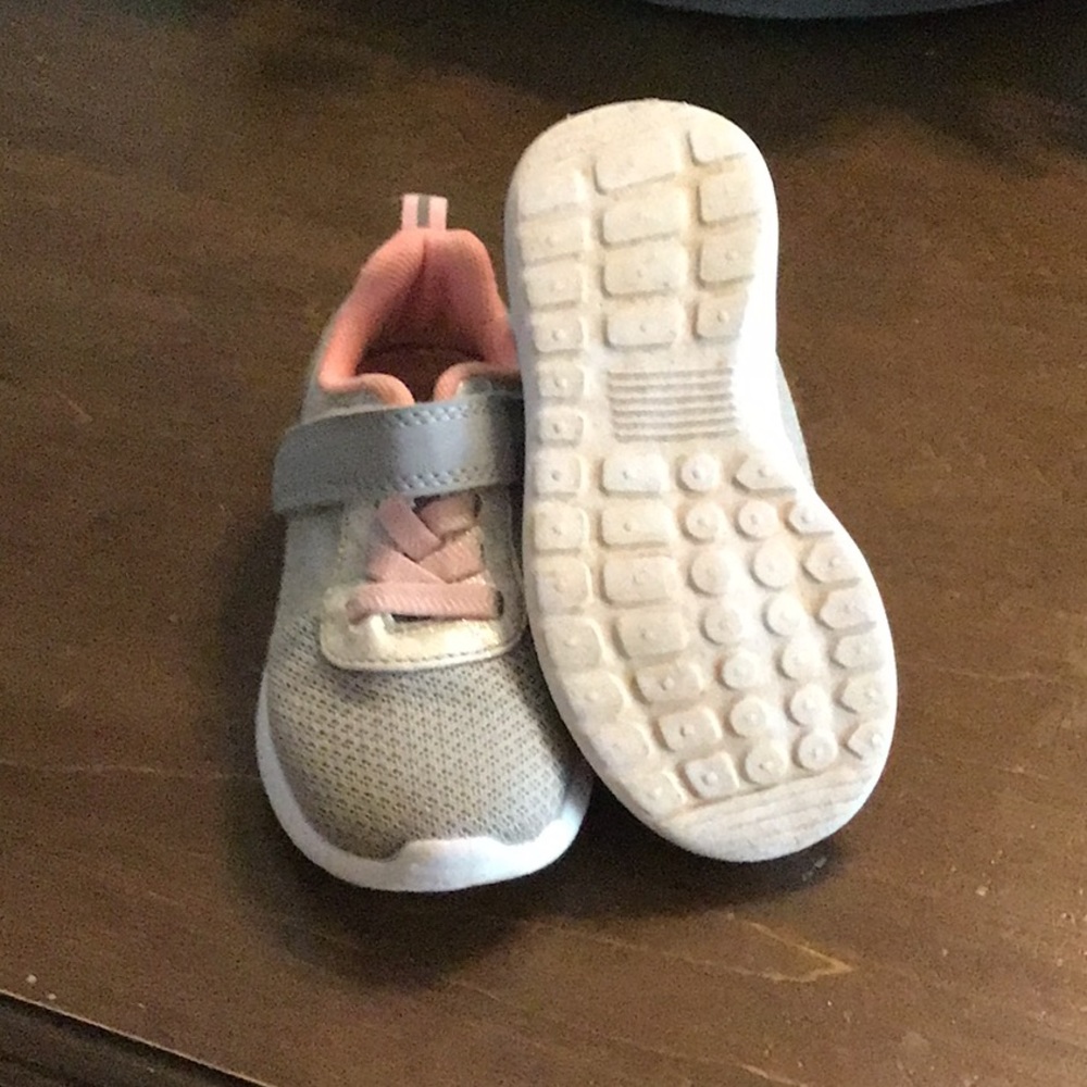 Girls play shoes